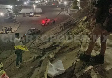 Cae en estacionamiento de la Central de Abastos
