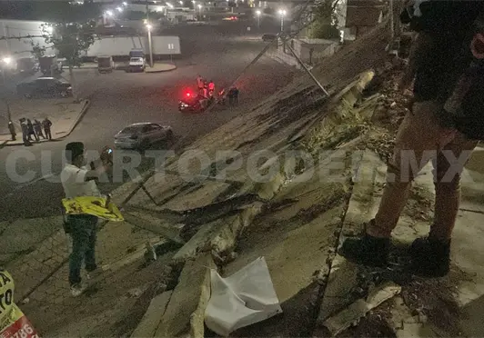 Cae en estacionamiento de la Central de Abastos