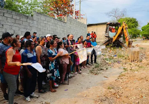 Impulsan pavimentaci&oacute;n en colonia Insurgentes