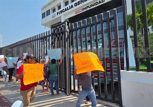 Piden tabasque&ntilde;os aparici&oacute;n de sus familiares