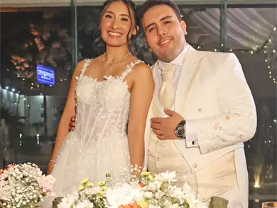 Charito y &Oacute;scar caminaron al altar