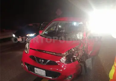 Chocan dos y dejan gasolina derramada Chocan dos y dejan gasolina derramada