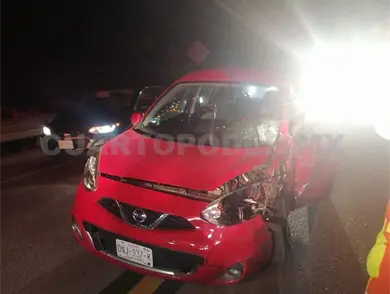 Chocan dos y dejan gasolina derramada Chocan dos y dejan gasolina derramada