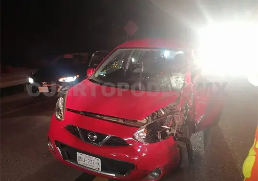 Chocan dos y dejan gasolina derramada Chocan dos y dejan gasolina derramada