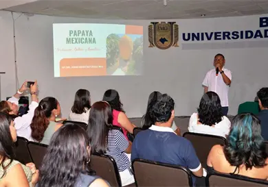 Expertos en frutos tropicales participan en seminario Expertos en frutos tropicales participan en seminario