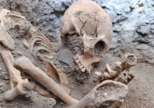 Hallan tumbas milenarias en Tula