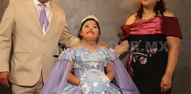 Sayuri celebra sus quince