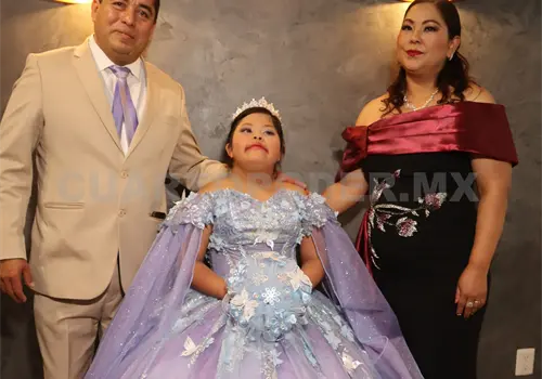 Sayuri celebra sus quince