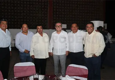 Reconocen trayectoria de docentes en la Unach Reconocen trayectoria de docentes en la Unach