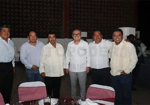 Reconocen trayectoria de docentes en la Unach Reconocen trayectoria de docentes en la Unach