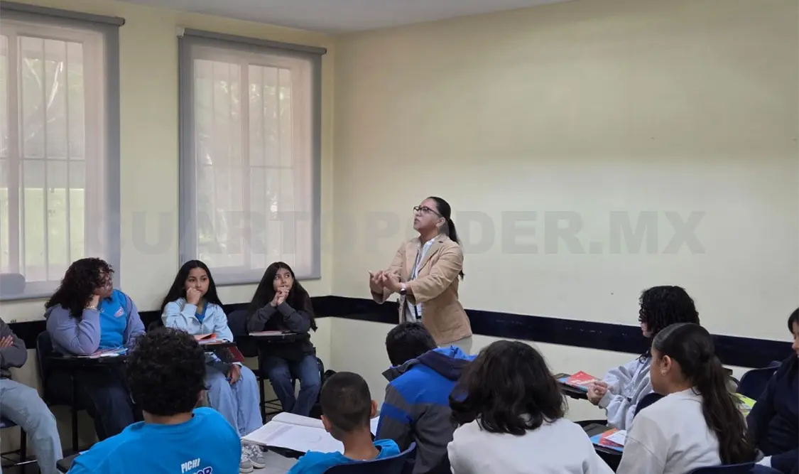 La rectora dijo que buscan ampliar la cobertura de los programas de enseñanza de idiomas. Cortesía