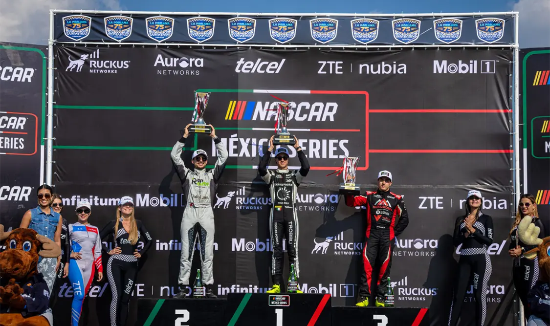 Tras un vibrante final de carrera, los tres pilotos consiguieron subir al podio de ganadores. Cortesía