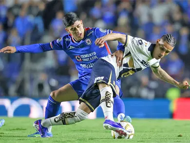 Cruz Azul deja vivo a Pumas