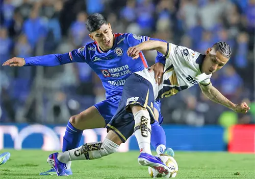 Cruz Azul deja vivo a Pumas