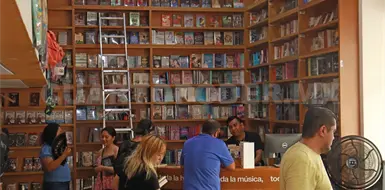 Librer&iacute;a cierra sus puertas en Tuxtla