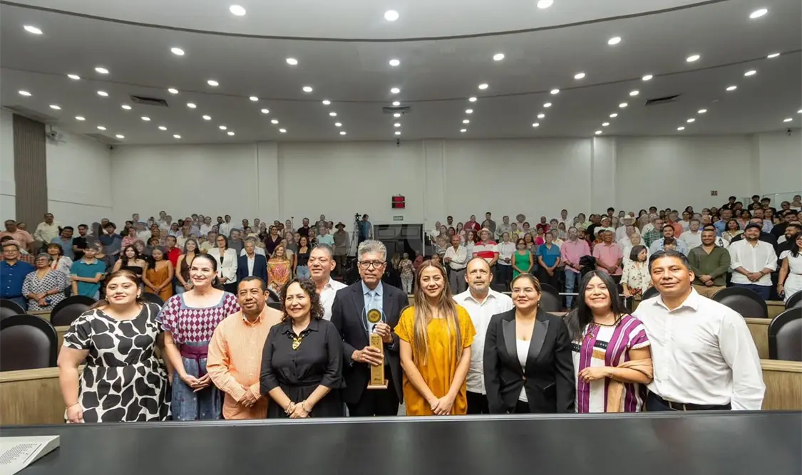 El galardonado refrendó el compromiso de continuar el legado, a través de la música limpia y transformadora de Jorge Massías. CP