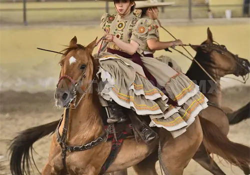 Flor Imperial toma la delantera en estatal