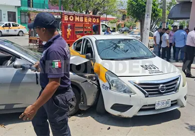 Se pasa la preferencia en cruce de calles y choca Se pasa la preferencia en cruce de calles y choca