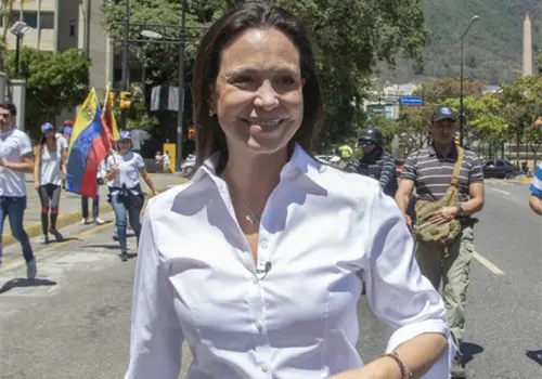 Planea Corina postularse nuevamente a la presidencia Planea Corina postularse nuevamente a la presidencia