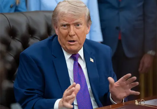 Debate Trump entre un acuerdo nuclear o atacar a Ir&aacute;n