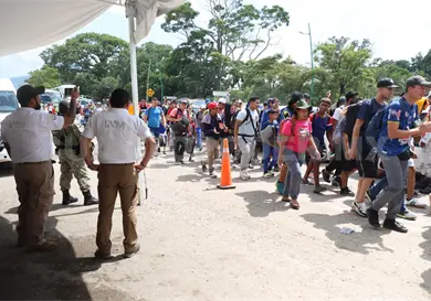 Hostigan a caravana "Guiados por Dios" Hostigan a caravana "Guiados por Dios"