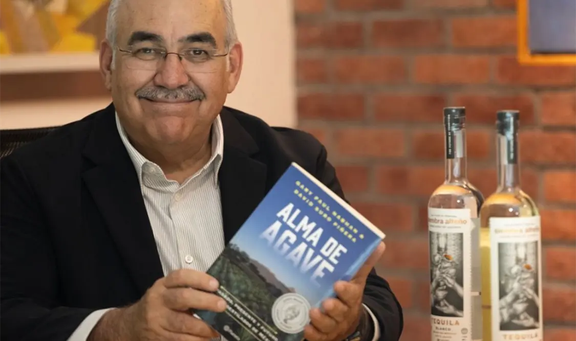 El libro fue una colaboración de David Suro con el etnobotánico estadounidense Gary Paul Nabhan. Cortesía