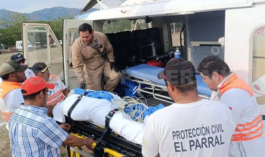 Los brigadistas resultaron quemados por las llamas que combatían en El Parral. Cortesía