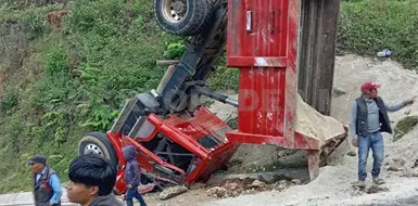 Volteo acaba con las llantas al aire