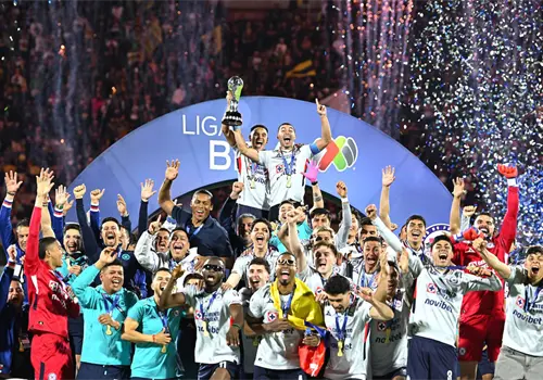 La cruzazulea Pumas; la Máquina, campeón La cruzazulea Pumas; la Máquina, campeón