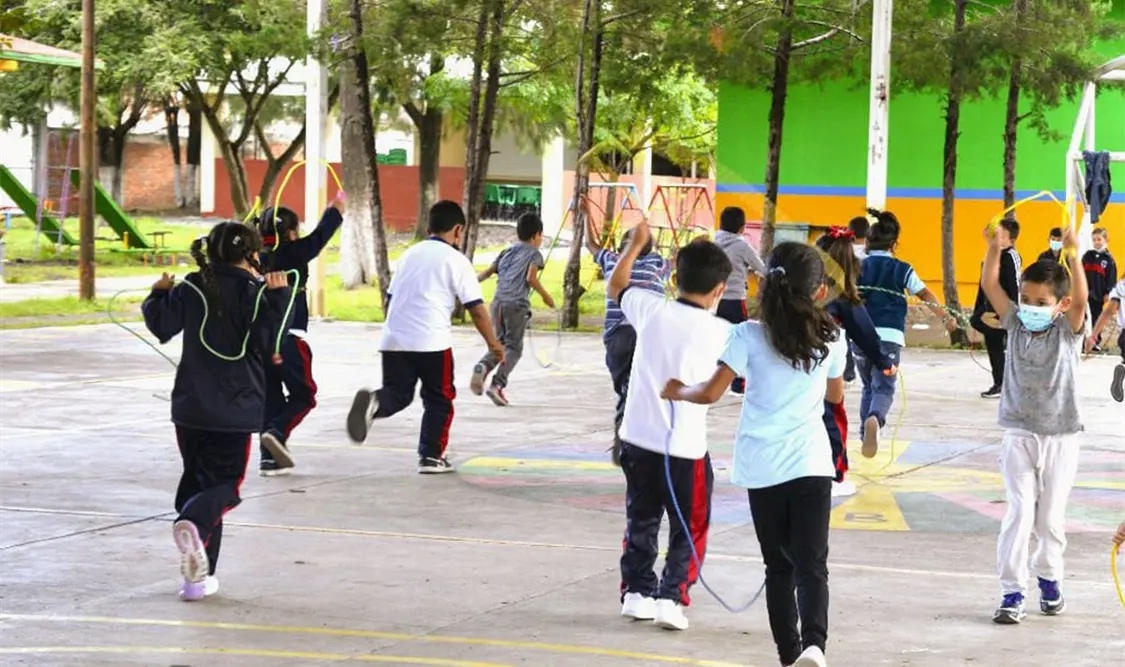 Por ola de calor modifican horarios escolares