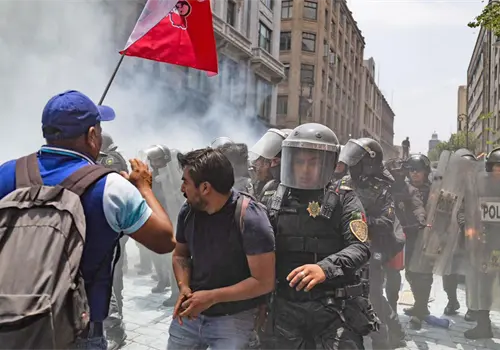 Impiden a la CNTE tomar el Z&oacute;calo