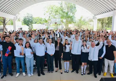 Reconocen logros de alumnos