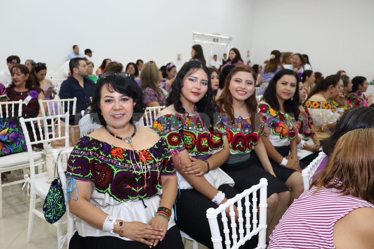 Celebran a mujeres que abrieron camino