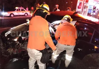 Queda prensado joven en unidad al accidentarse Queda prensado joven en unidad al accidentarse