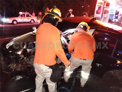 Queda prensado joven en unidad al accidentarse Queda prensado joven en unidad al accidentarse