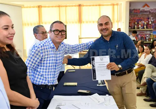 Reconocen a 90 docentes de Unach