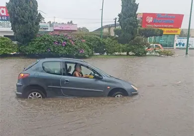 Lluvias dejan calles y bulevar anegado Lluvias dejan calles y bulevar anegado
