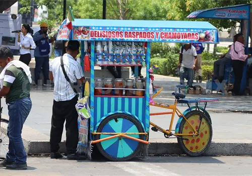 Calor dispara la venta de aguas y raspados Calor dispara la venta de aguas y raspados