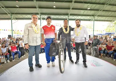 ERA entrega bicicletas y mochilas a estudiantes ERA entrega bicicletas y mochilas a estudiantes