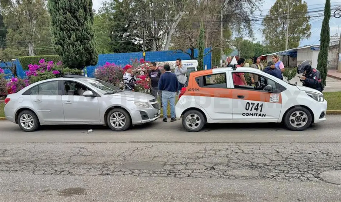 Debido al estado en que conducía su vehículo le pegó por alcance a un taxi. Juan Orel / CP
