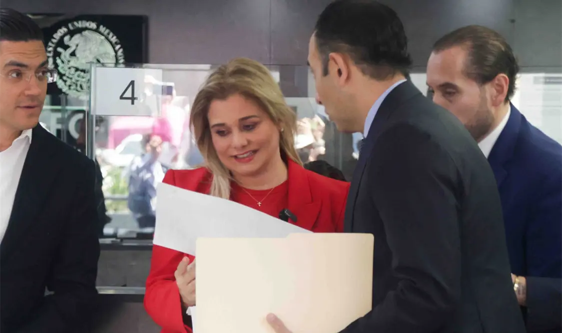 Ironizó Morena que Campos Galván fue arropada por el presidente nacional del PAN. El Universal