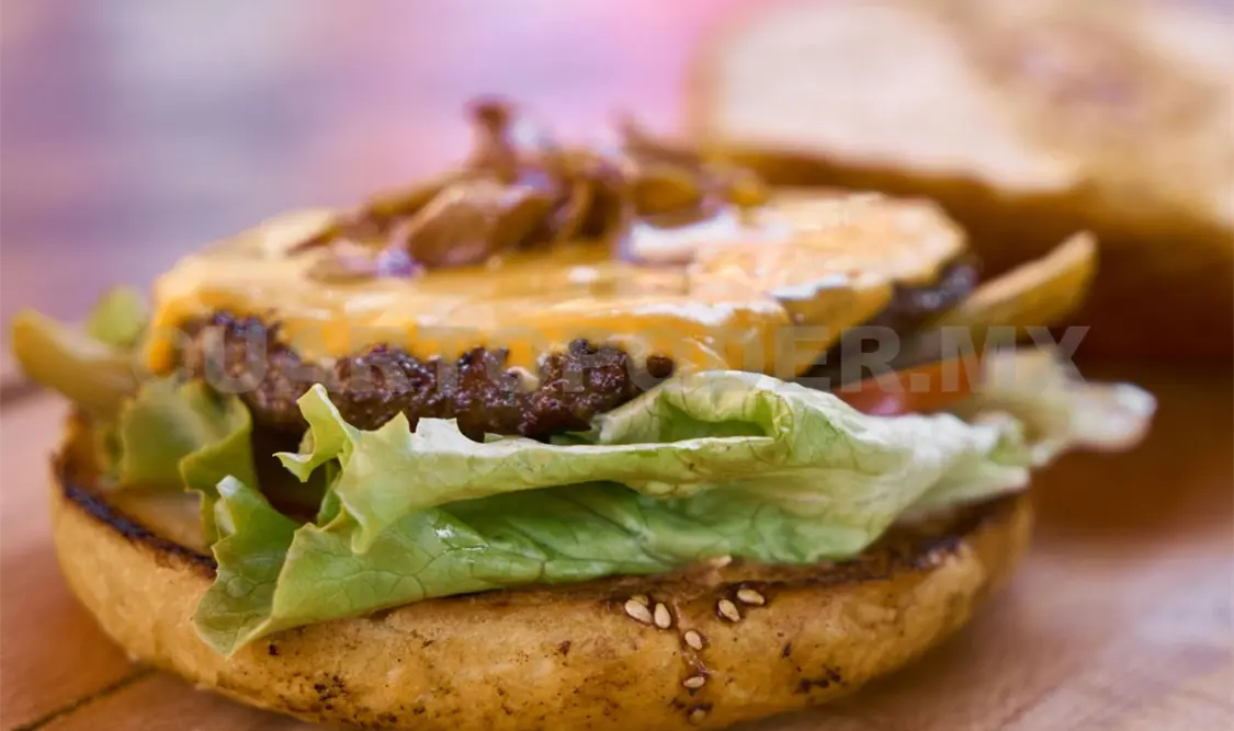 El consumo excesivo de comida rápida puede contribuir a problemas de salud. Diego Pérez / CP