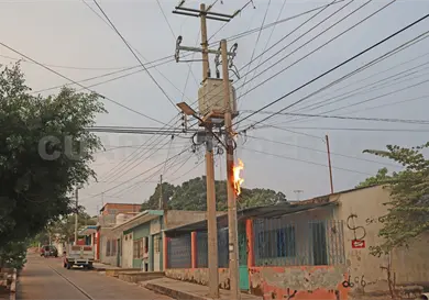 Sistema de distribuci&oacute;n el&eacute;ctrica colapsado
