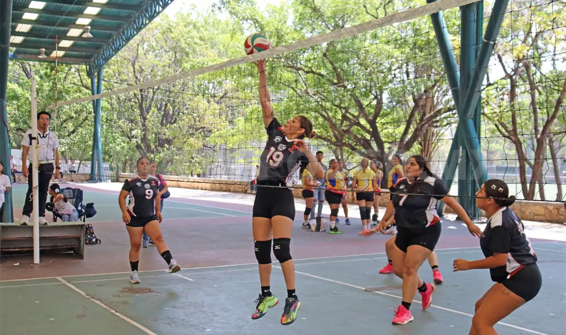 Semana a semana, las jugadoras brindan emocionantes encuentros que elevan el nivel competitivo del Voleibol capitalino. Samuel Meneses/CP