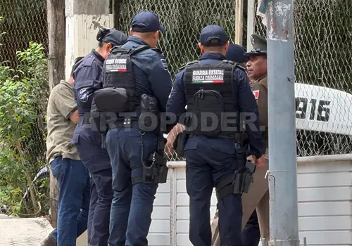 Lo hallan muerto en la entrada de casa