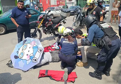 Acaba con una posible fractura al ser arrollado