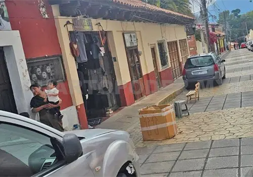 Retiran obst&aacute;culos de la v&iacute;a p&uacute;blica