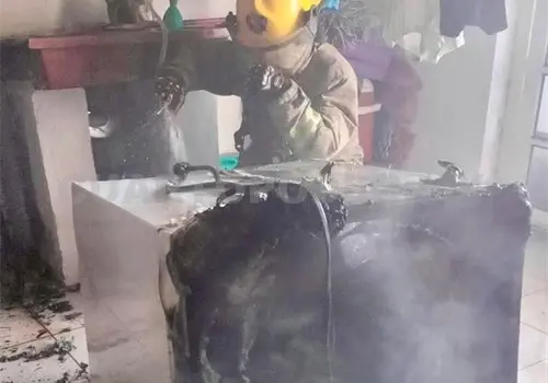 Se incendia lavadora dentro de una vivienda