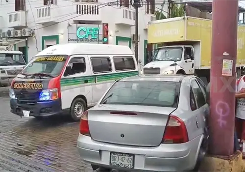 Semaforazo salda con una mujer lesionada