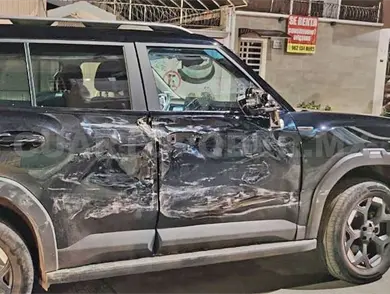 Autobús se pasa la preferencia y choca Autobús se pasa la preferencia y choca